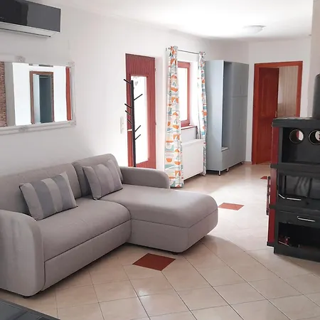 Napvirag Vendeghaz * Кестхей