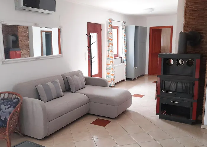 Napvirag Vendeghaz * קסזטלי